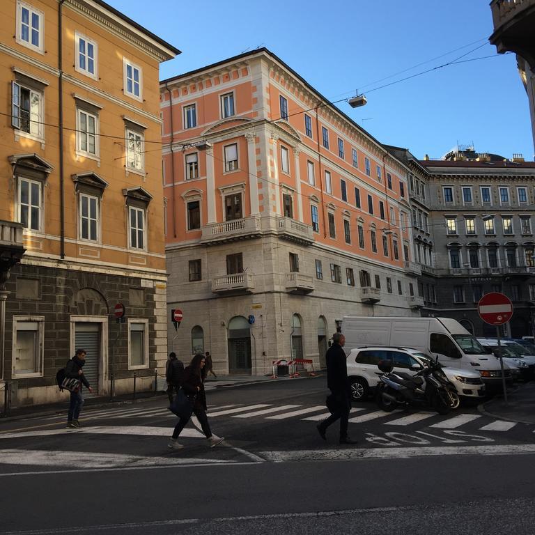 B&B Porto Vecchio Rooms - Stazione Centrale 트리에스테 외부 사진