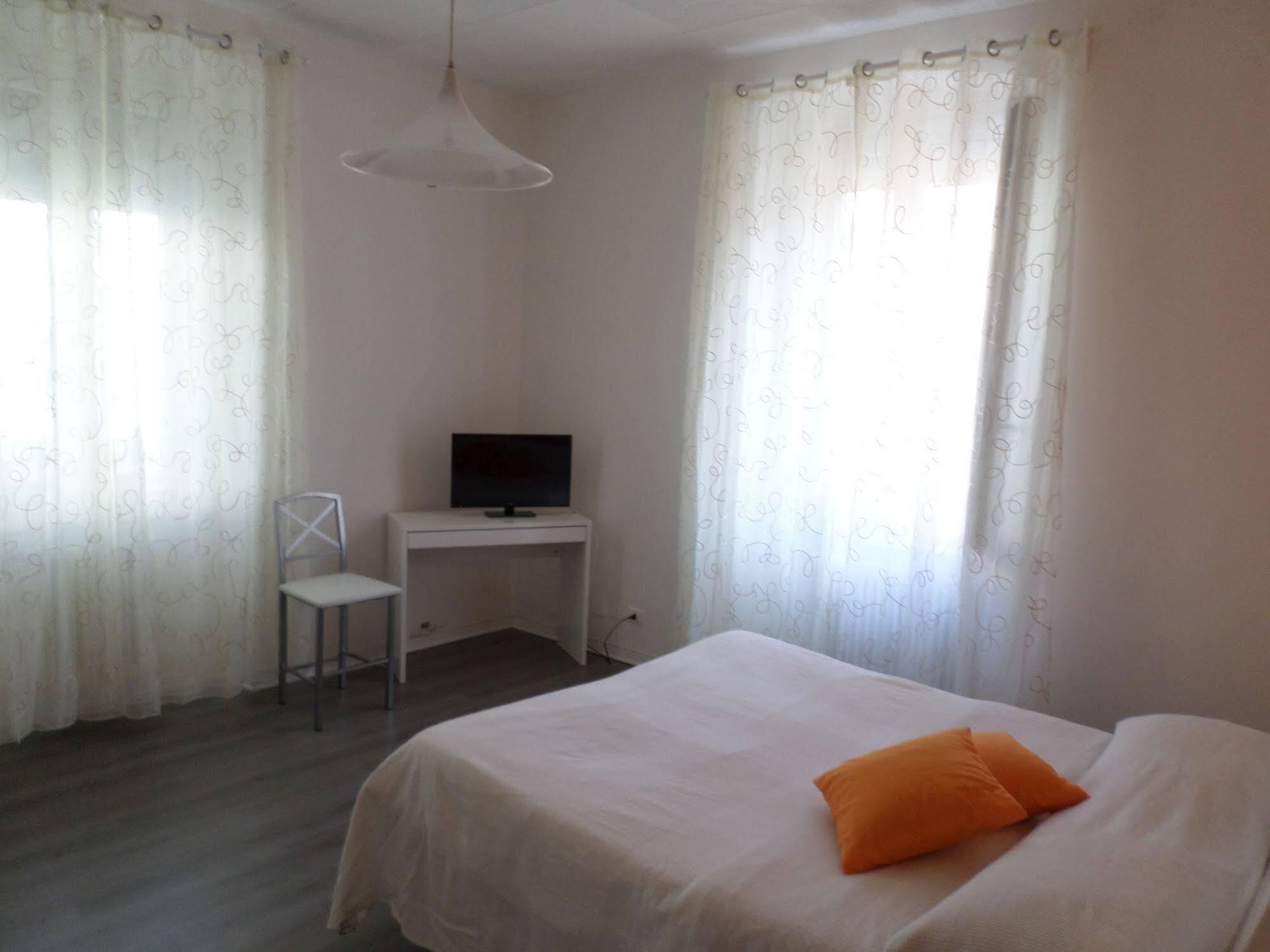 B&B Porto Vecchio Rooms - Stazione Centrale 트리에스테 외부 사진
